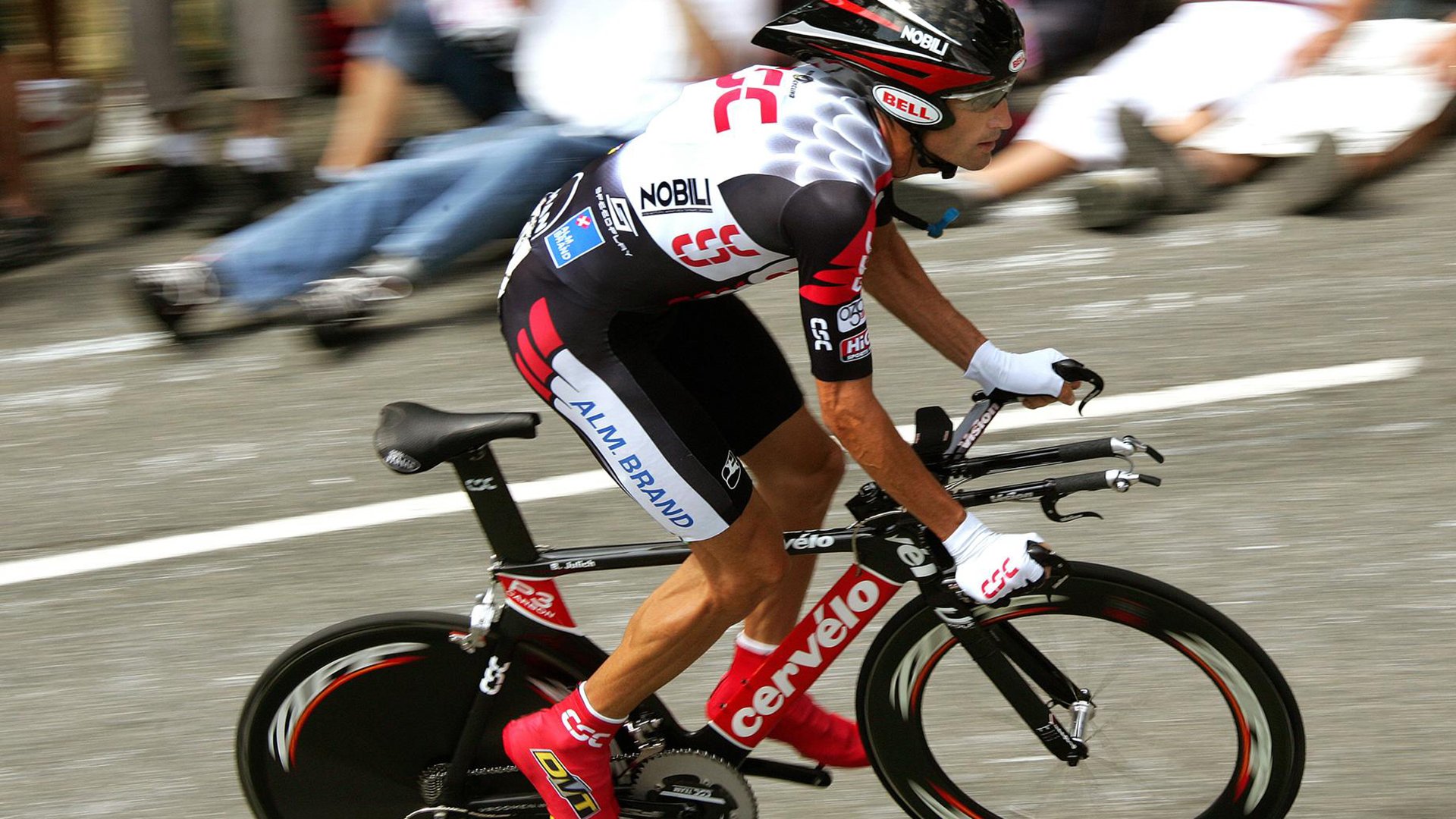 开云体育官网入口-史上最“爆炸”的入球瞬间，点燃球迷激情，爆炸的篮球